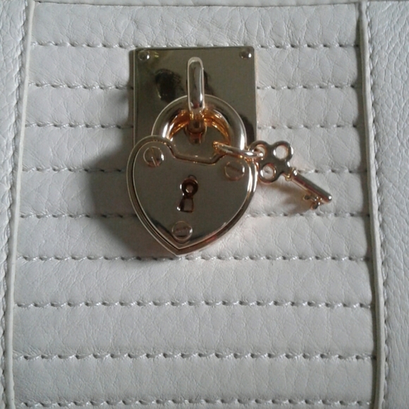 Zip Wallet - Picture 2 of 8